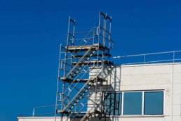 rusztowania do szachtów instalacyjnych